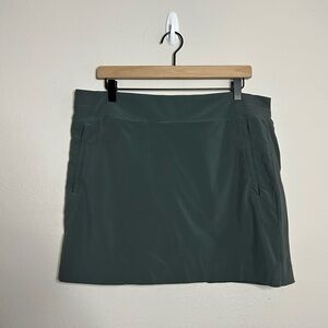 Athleta Brooklyn 16" Skort in Dark Olive (Green Gray) Size 16